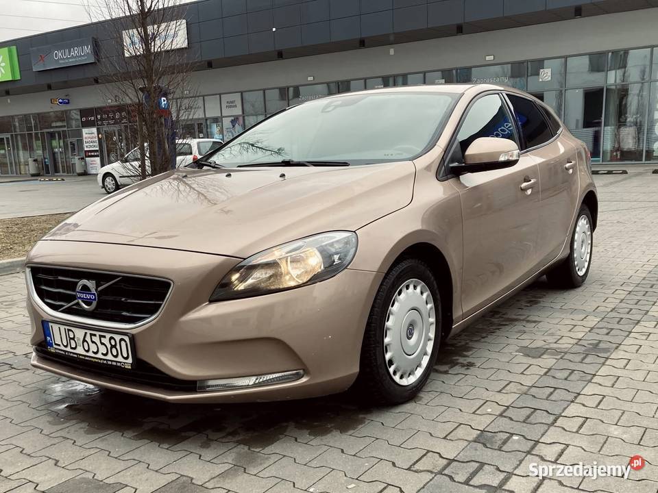 Volvo V40 D2 Kinetic 2016 piękny złoty kolor manualna Lublin