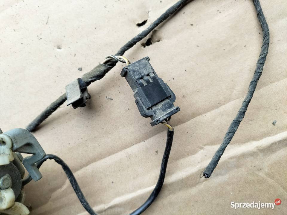 AUDI 80 B4 80B4 SEDAN WKŁADKA ZAMEK KLAPY Kamień-Kolonia