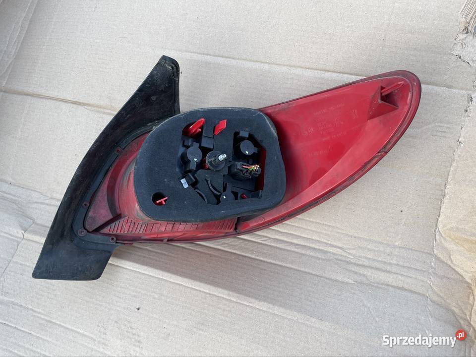Lampa tył tylna lewa prawa peugeot 206 plus Rok produkcji 2010