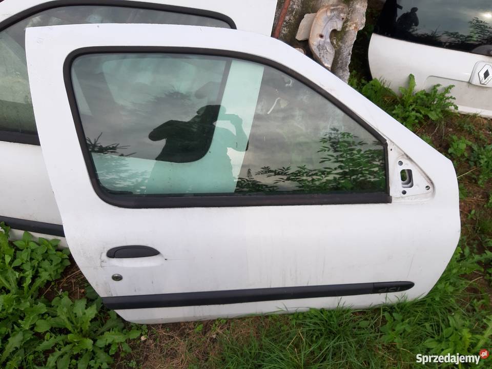 Renault clio 2003r drzwi klapa blotniki świętokrzyskie sprzedam