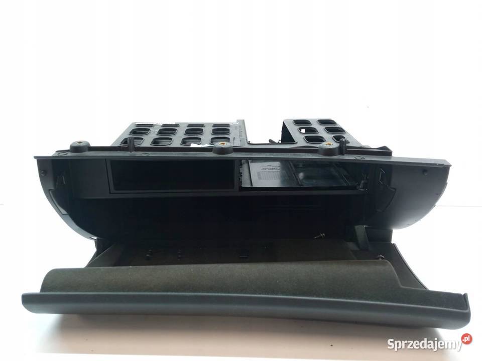 SCHOWEK PRAWY PASAŻERA DESKI Audi A8 II 20022010 Rok produkcji 2003