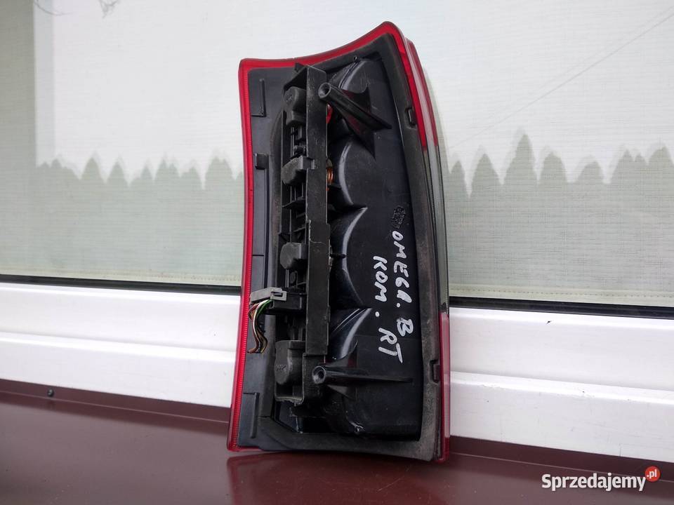 Opel Omega B kombi Caravan lampa tył tylna prawa Sieradz