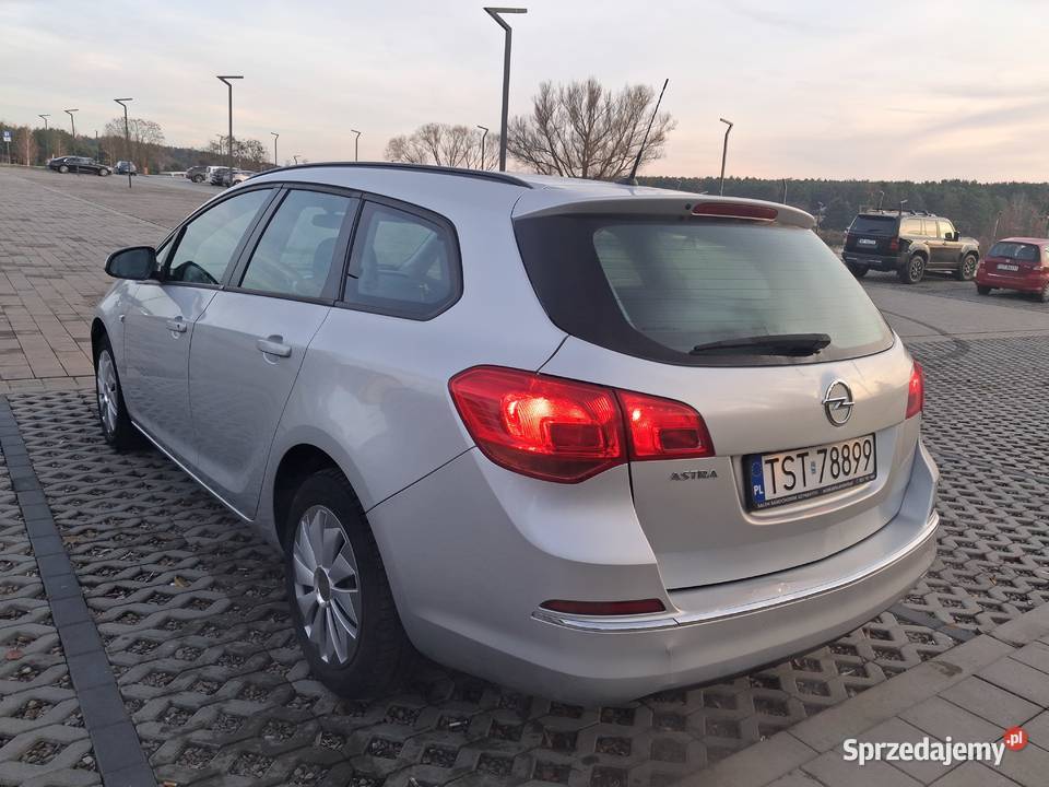 Opel Astra J 14 LPG Kombi 2014r Starachowice sprzedam