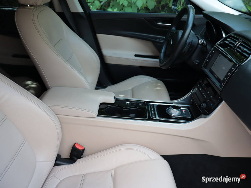 Jaguar XE 20d reflektory ksenonowe Piaseczno