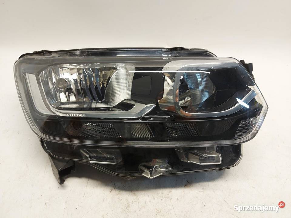 Citroen Berlingo Partner IV Lampa przód prawa