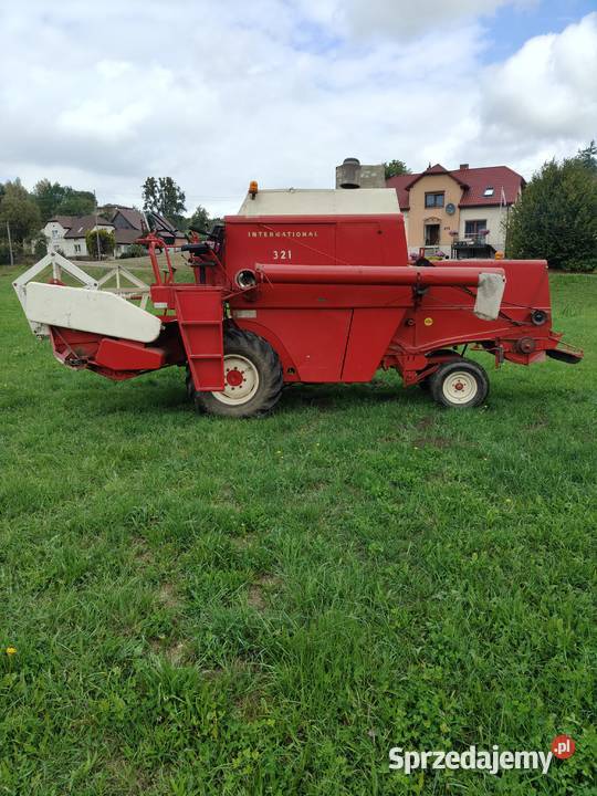 Kombajn zbożowy International Harvester 321 Połomia
