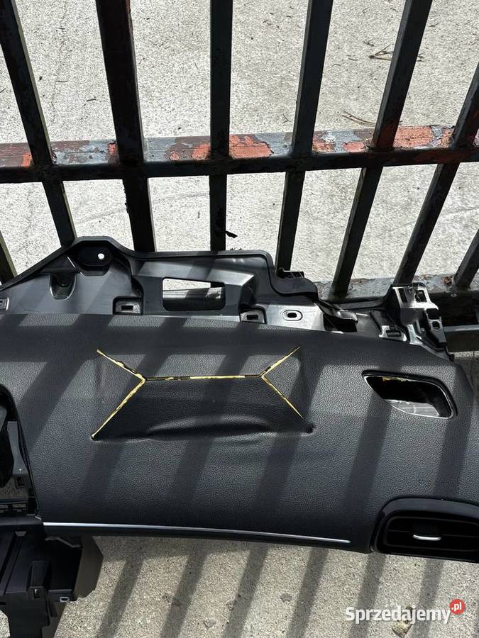 Deska rozdzielcza kokpit Toyota Yaris IV 2022 do Kolonia Głowa