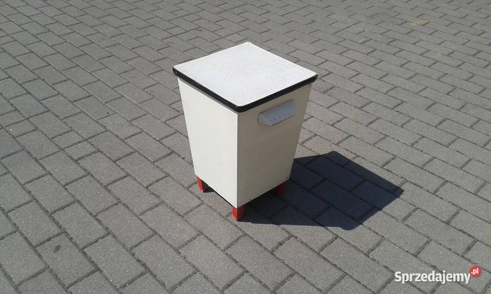 Ciekawy drewniany taboret ze schowkiem design Gdynia