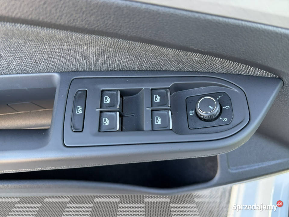 Volkswagen Golf WE7L57015 TSI Life Ambient Kcof pełny VAT Pępowo