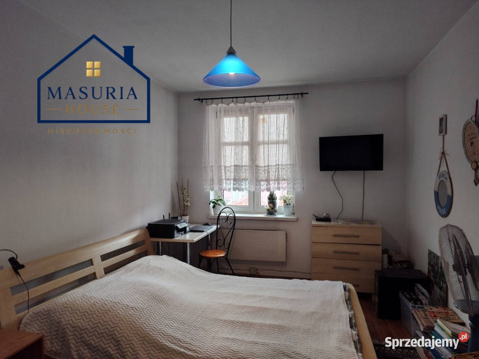 Trzypoziomowa kamienica z lokalem handlowym
