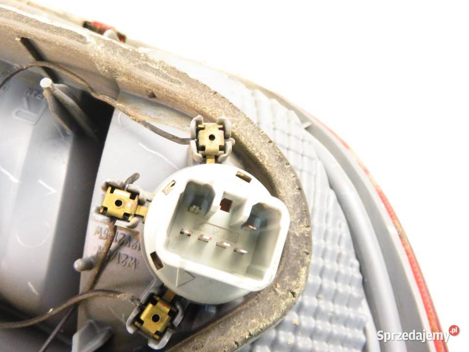 LAMPA PRAWA TYLNA TOYOTA YARIS I P1