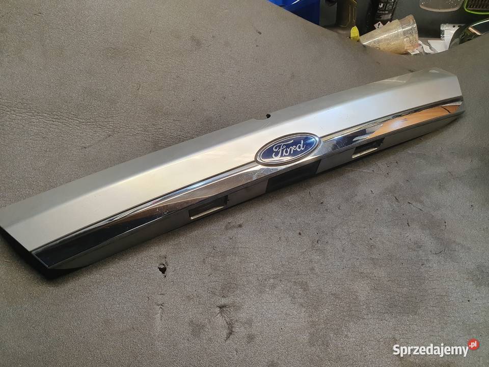 listwa tylnej klapy ford Fiesta mk7