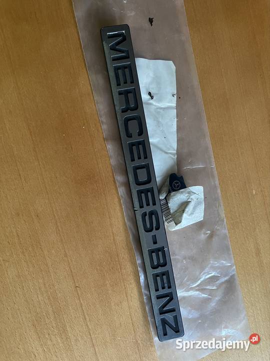 Znaczek Mercedes benzyna