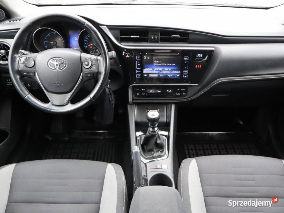 Toyota Auris 16 D4D asystent pasa ruchu śląskie Katowice