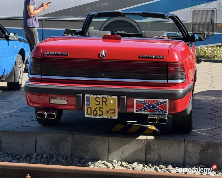 Chrysler Le Baron zarejestrowany jako samochód elektryczne szyby