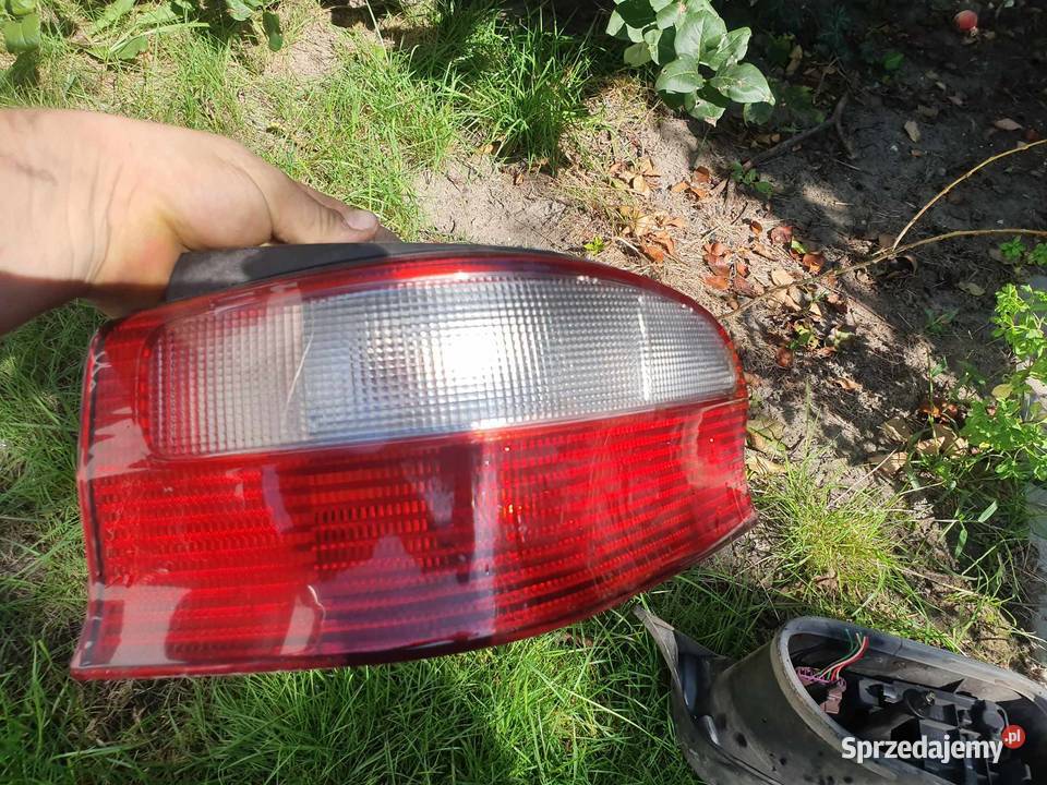 Lampa tylna prawa lewa Citroen Saxo lift 9903 sprzedam