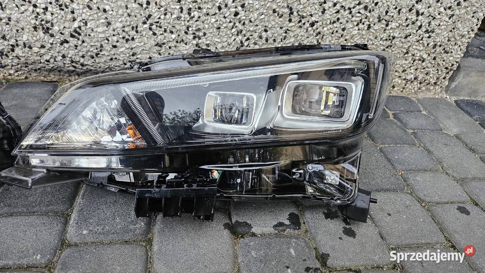 NISSAN LEAF II ZE1 LAMPY PRZÓD FULL LED LEWA Szarów