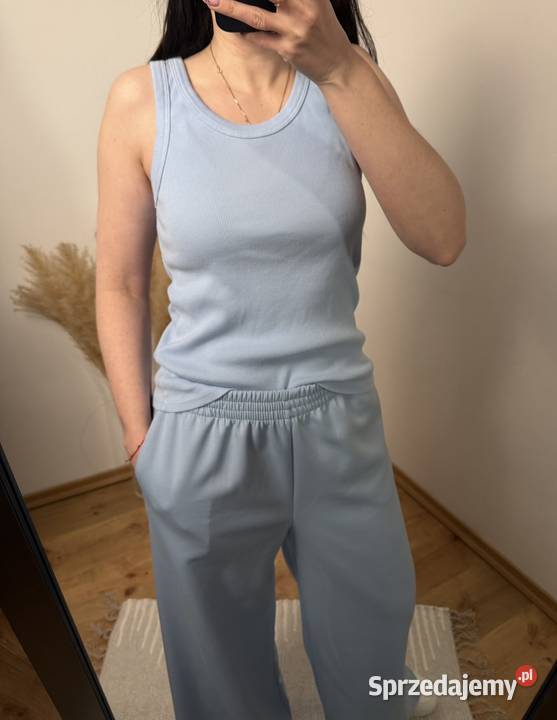 Błękitny prążkowany top na ramiączkach rozmiar Ostrzeszów