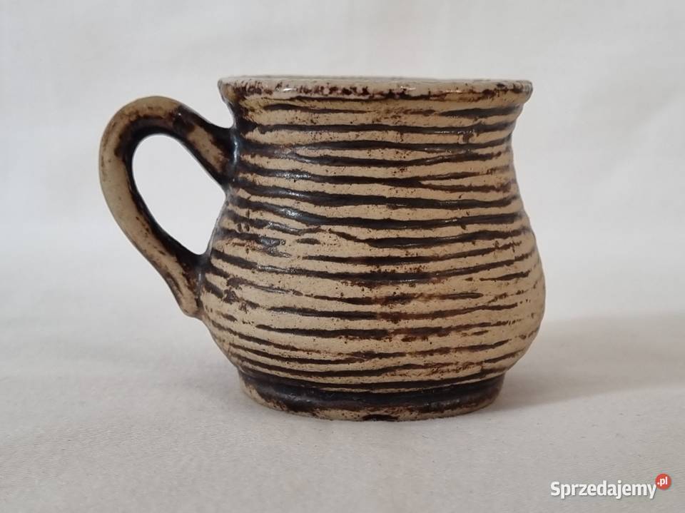 Ceramiczny prążkowany wazonik z uchem Cepelia Warszawa