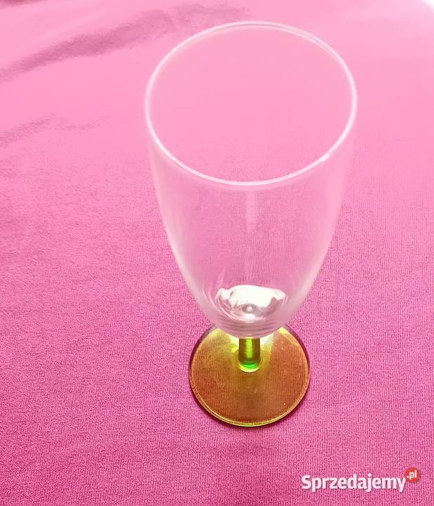Kieliszek do szampana flet na zielonej nóżce wielkopolskie Koźminek