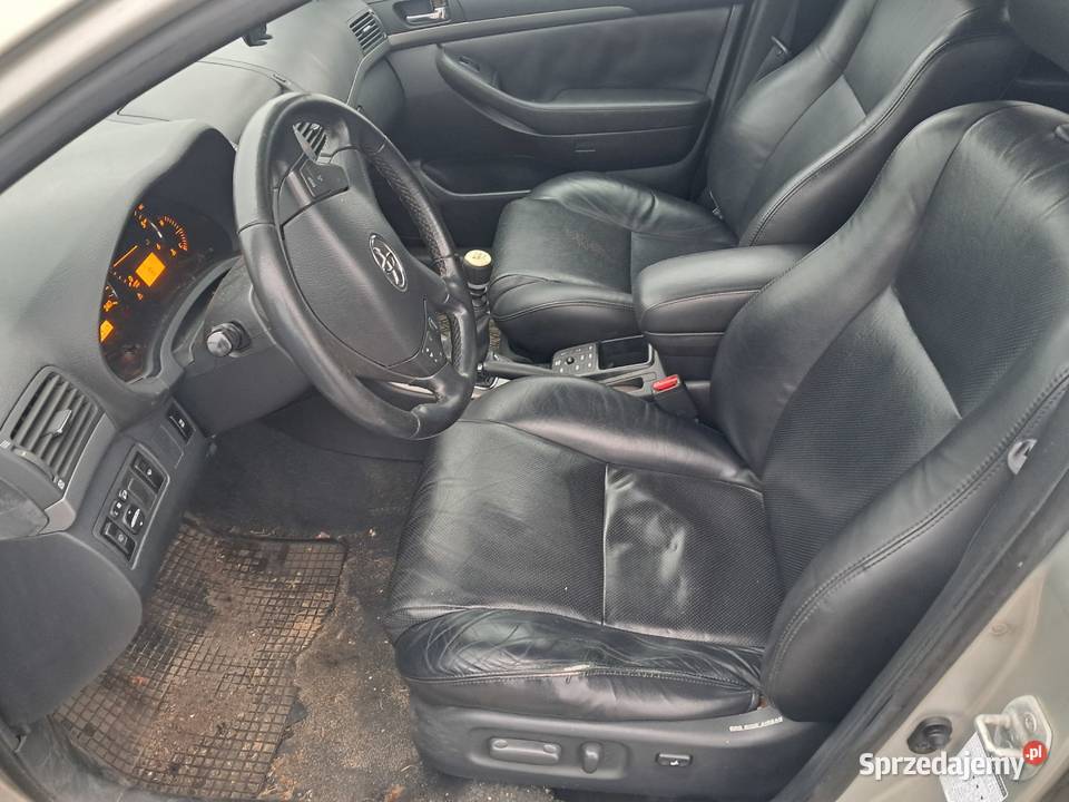 Toyota Avensis Combj Diesel Zarejestrowana światła przeciwmgielne zachodniopomorskie Szczecin sprzedam