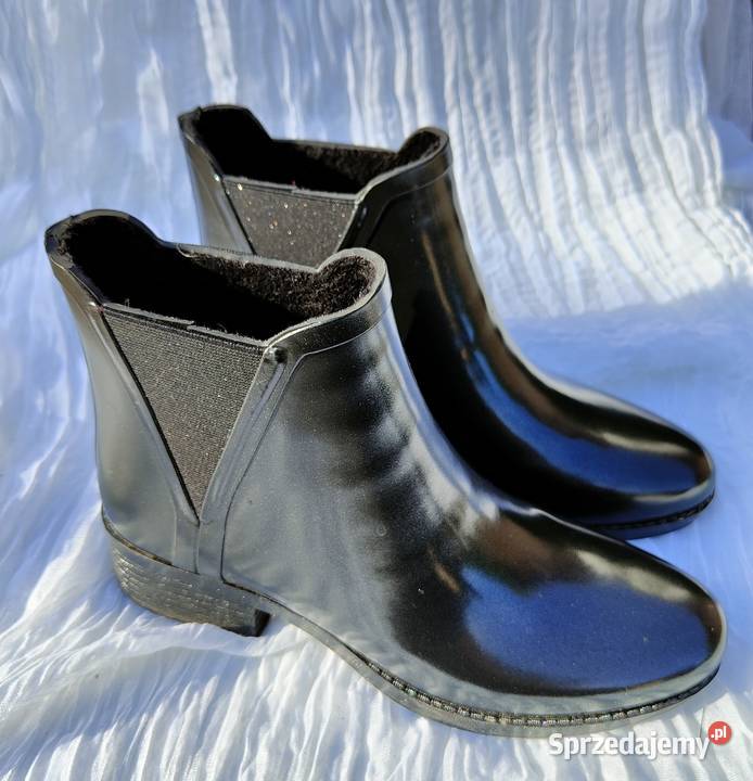 Czarne buty kalosze 39 Oysho na obcasie