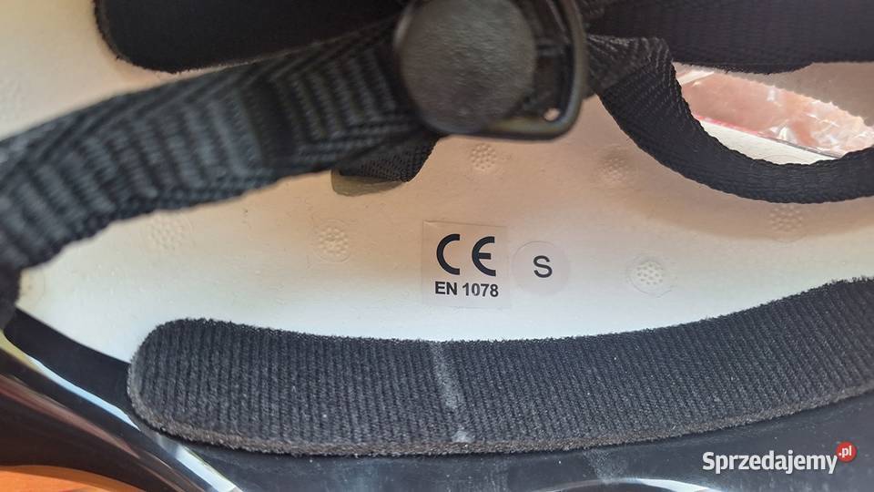 Kask rowerowy młodzieżowy 5254 czarno czerwony Kaski i odzież