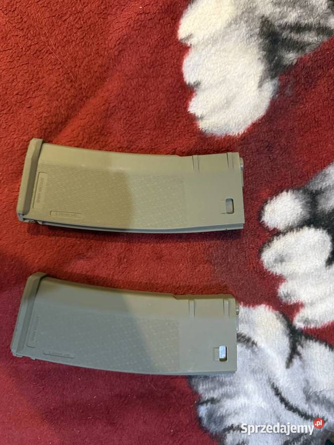 Sprzedam M4 specna i M9A1 KJW gadżety Wykroty