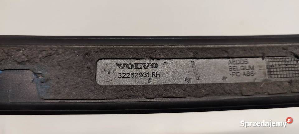 VOLVO XC40 LISTWA BŁOTNIKA PRAWY TYŁ RECHARGE