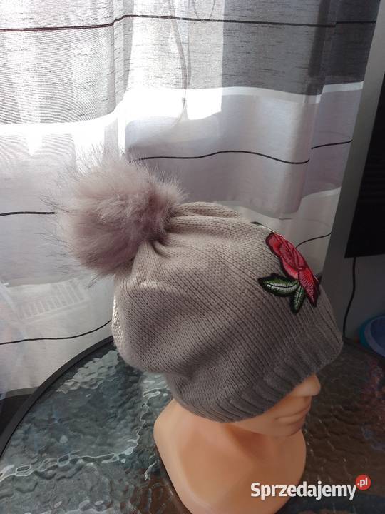 Czapka damska z pomponem Chrzanów