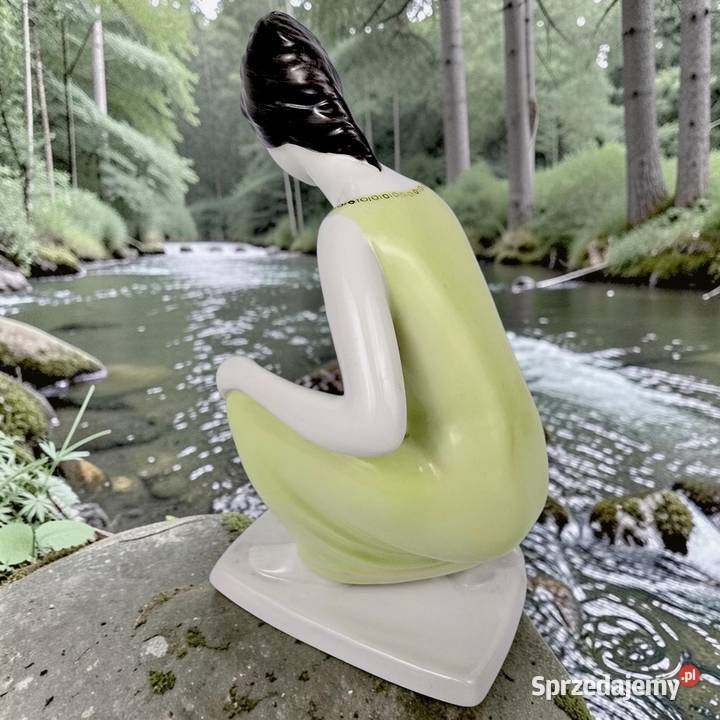 WYPRZEDAŻ dziewczyna wodą zielona Hollohaza Porcelana i szkło Bronisze