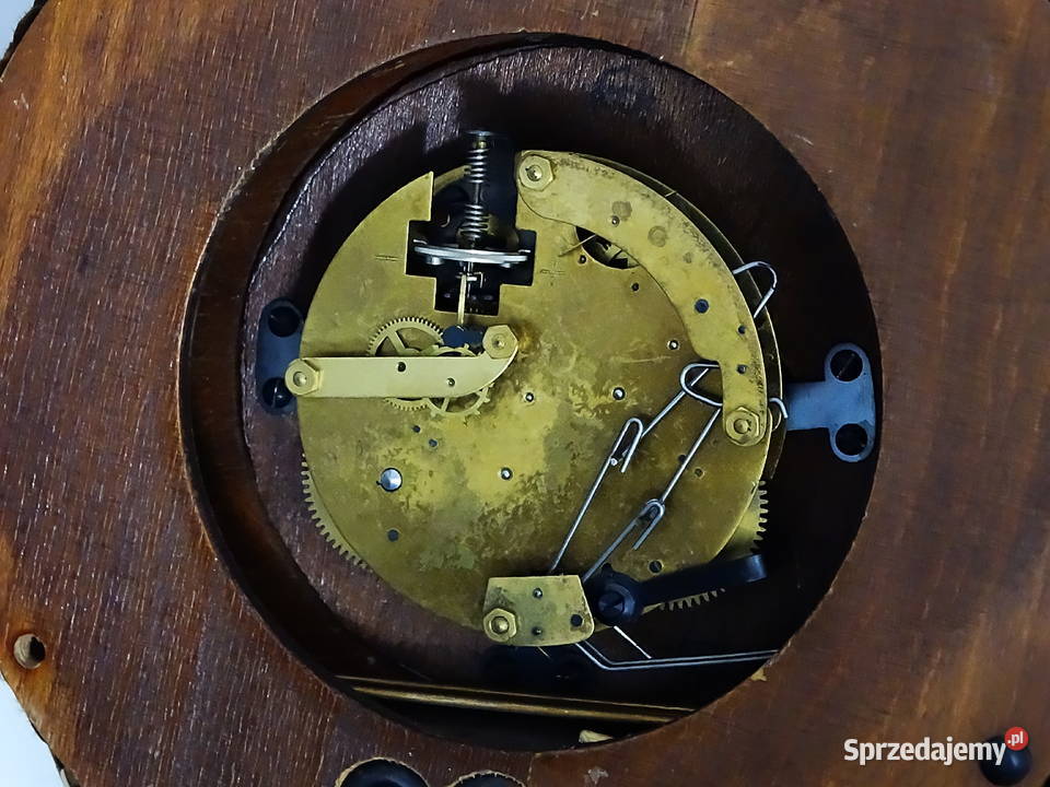 Zegar ścienny vintage z drewnianą tarczą i