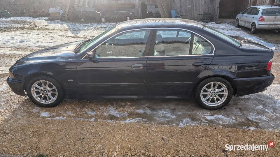 BMW E39 528 Momocicha