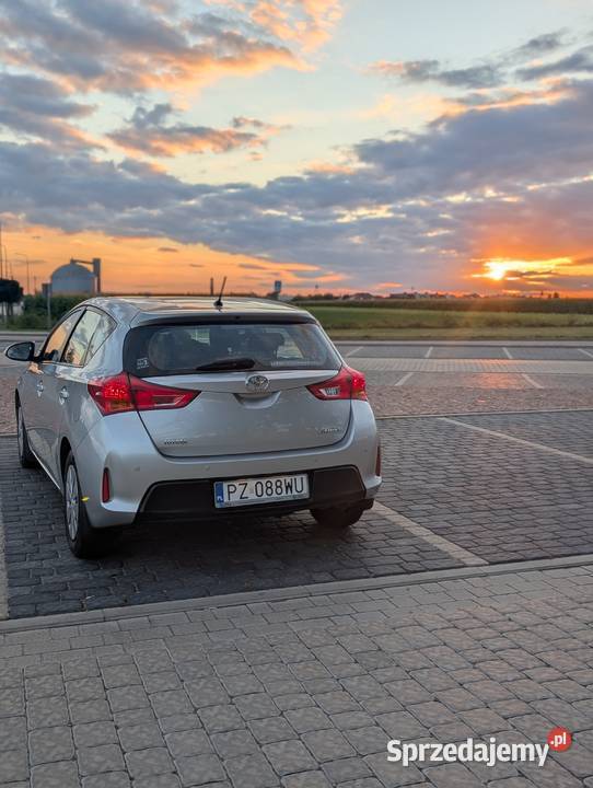 Toyota Auris II 133 VVTi 2014 r Salon Polska Gostyń