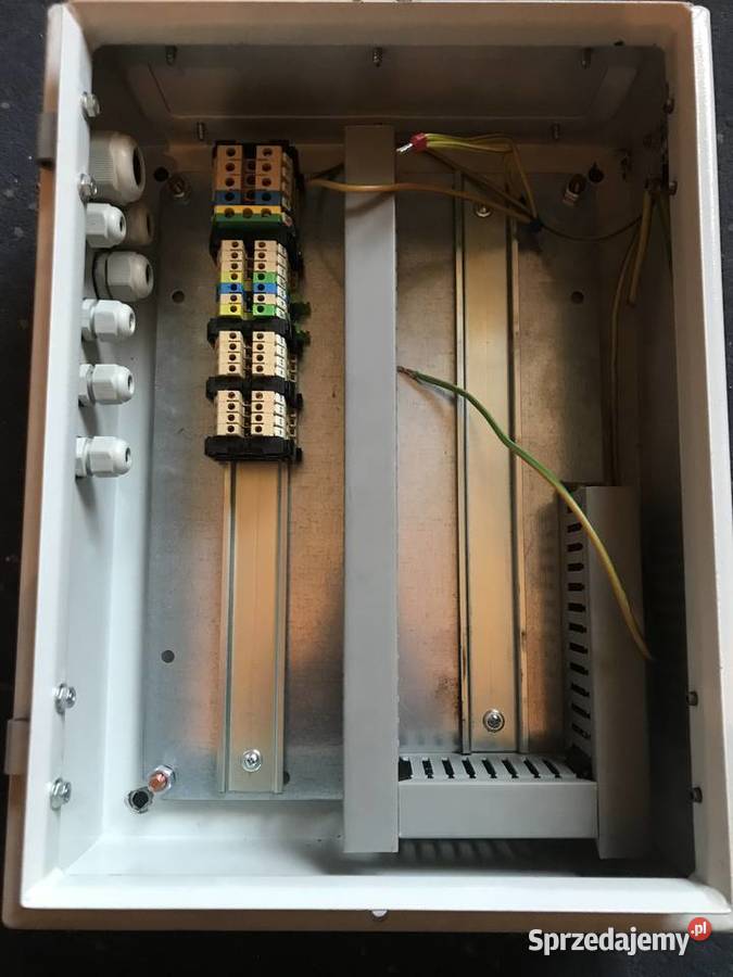 Skrzynka elekryczna IP 66 używana 30 x 40 x 16 Wrocław sprzedam