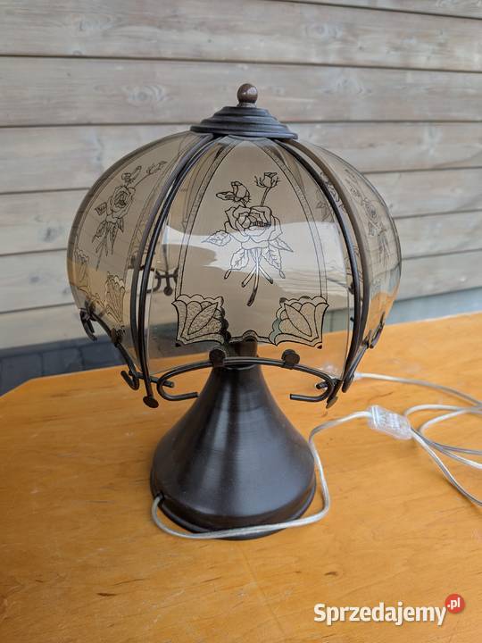 Lampka nocna metalowa z ozdobnym kloszem Lampy stołowe i nocne małopolskie Michałowice