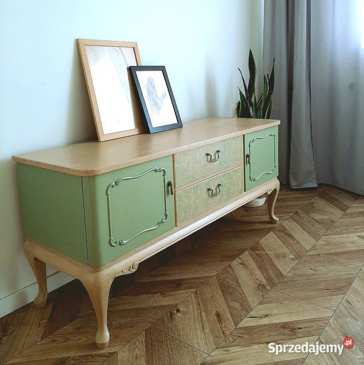 Urocza komoda ludwiczek