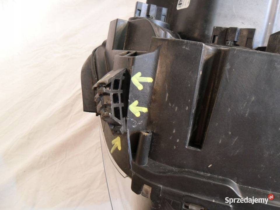 Toyota proace II 2reflektor xenon prawy lampa wielkopolskie Nowy Tomyśl