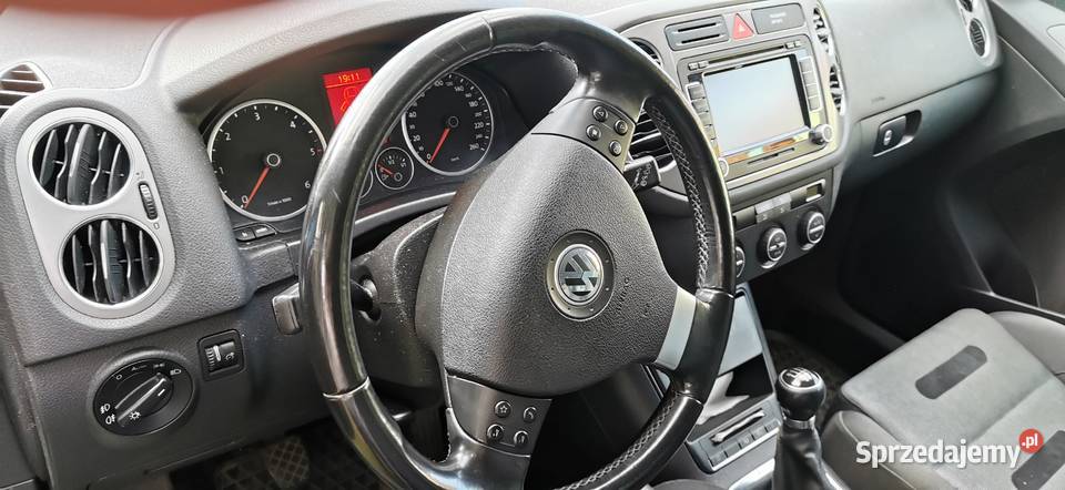 VW Tiguan 20 TDI srebrny Dębostrów