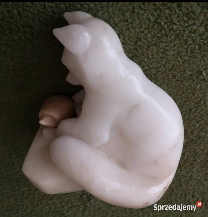 Modernistyczny lisek zaciekawiony jeżem rzeźba z Katowice