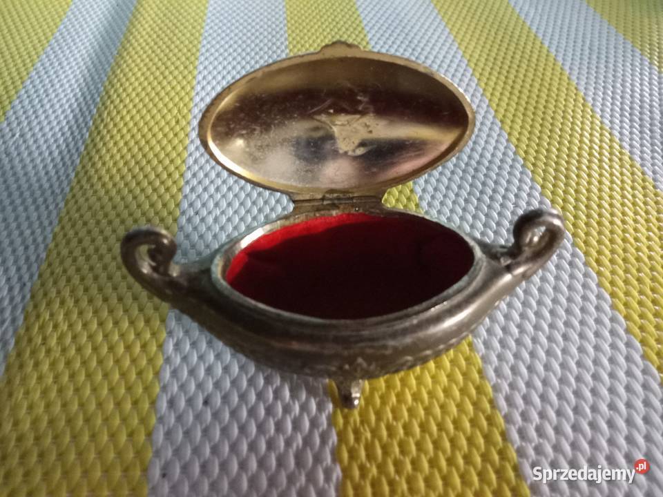 Pudełko sprzedam Pozostałe kujawsko-pomorskie Borówno