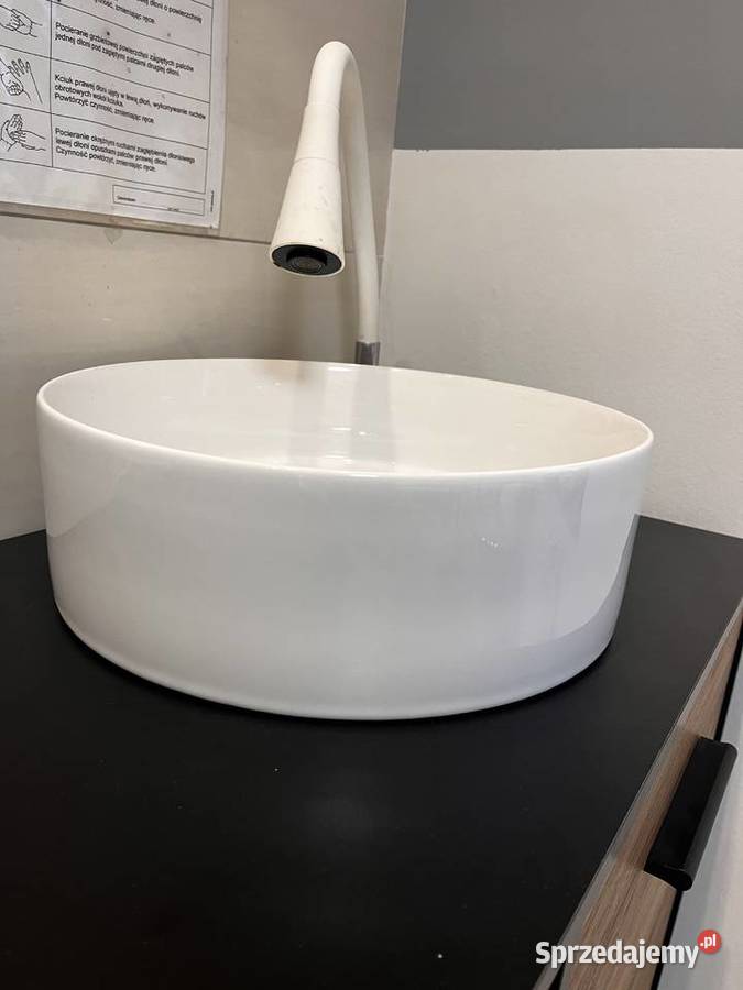 Szafka z umywalka kranem Brodnica