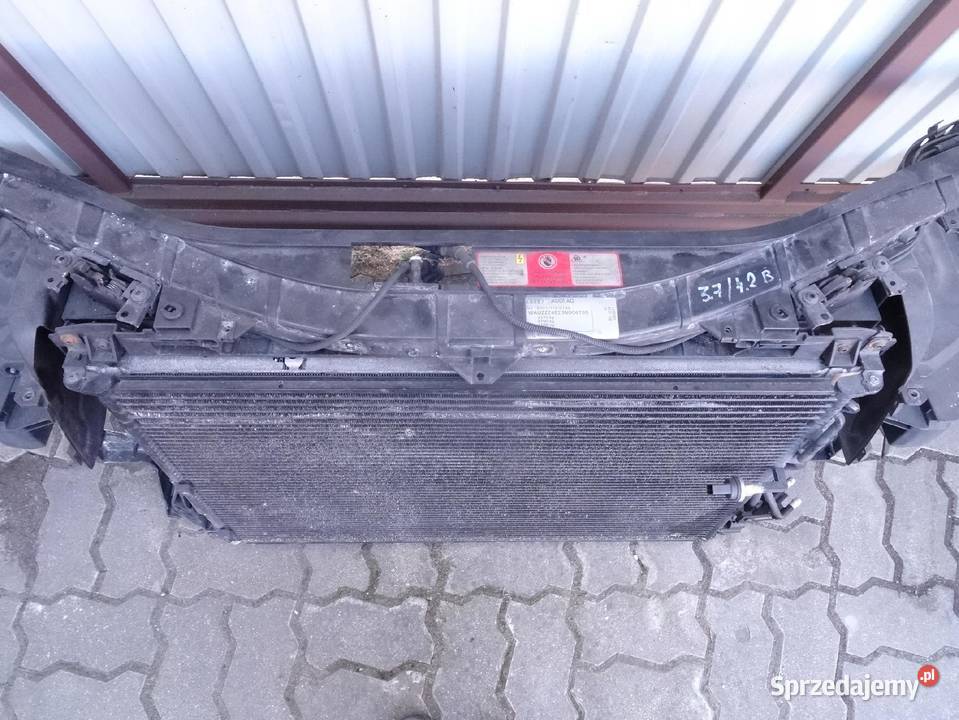 4E0121205F AUDI A8 D3 37 42 PAS PRZEDNI CHLODNIC Przemęt