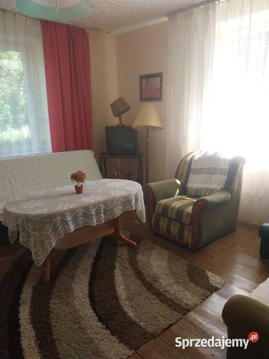 Dom położony we wsi Żeleźnica