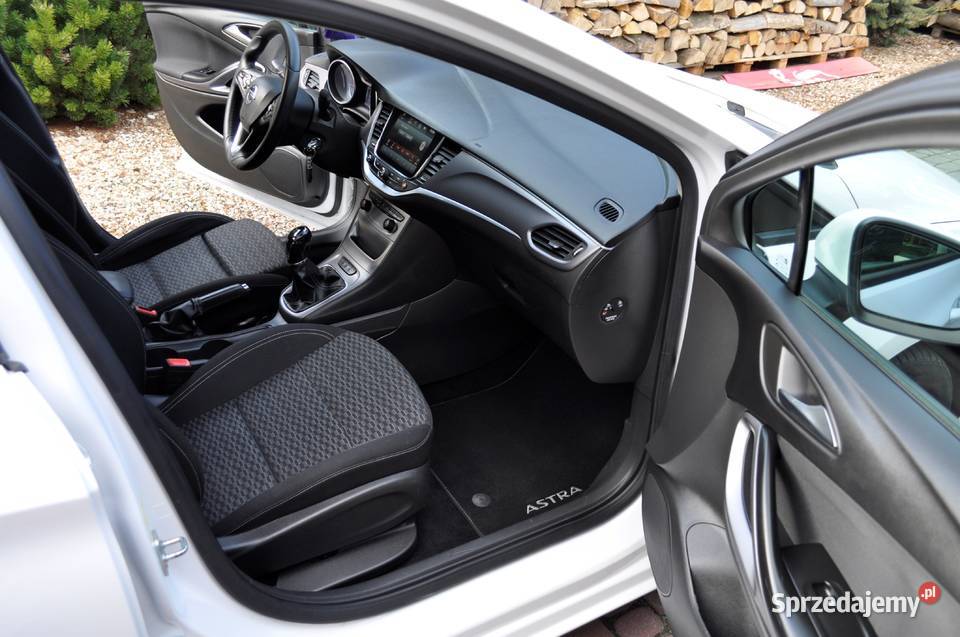 OPEL ASTRA K benzyna bezwypadkowa NAVI wspomaganie kierownicy Ostrowiec Świętokrzyski