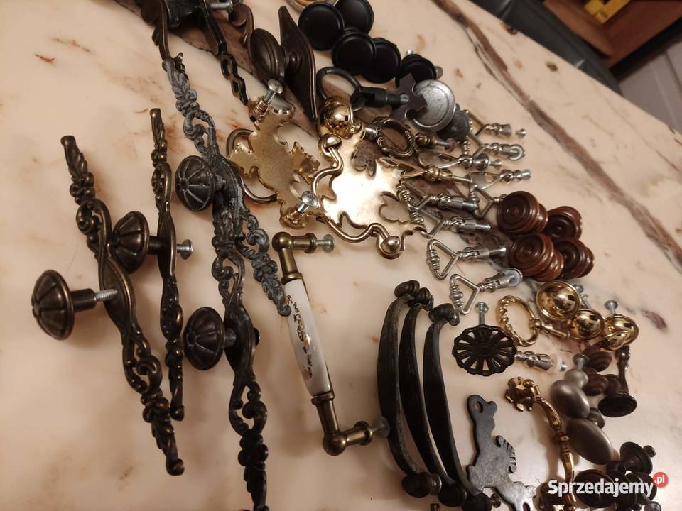 stare uchwyty meblowe z szyldem i bez 65 sztuk Gorzów Wielkopolski