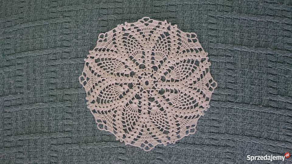 Serwetka biała z kordonka z wzorem ananasa Rękodzieło dolnośląskie Bolesławiec