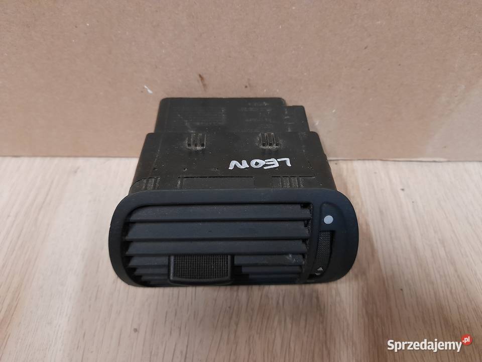Kratka nawiewu lewa z deski 8L0820901 Seat Leon osobowe