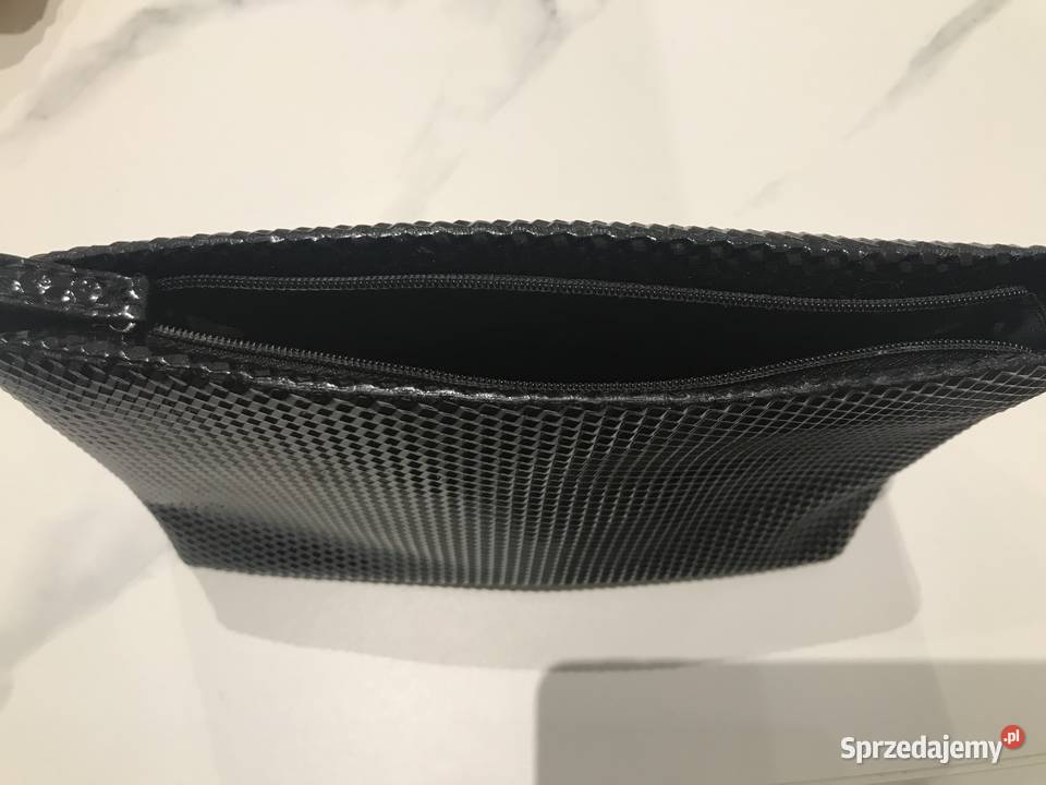 Kosmetyczka damska czarna lakierowana wielkopolskie Piła