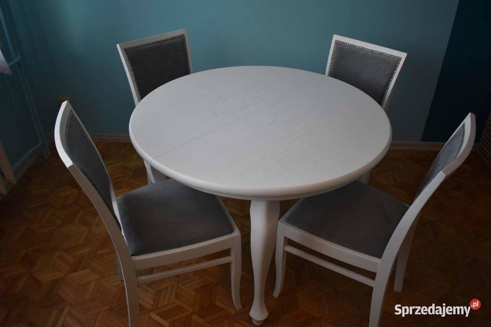Zestaw mebli: stół i 4 krzesła